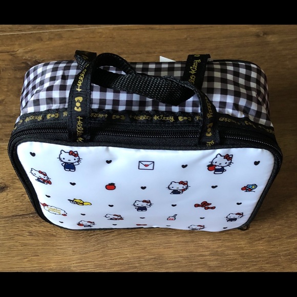 HELLO KITTY-NWT Cosmetics Bag - Picture 13 of 16